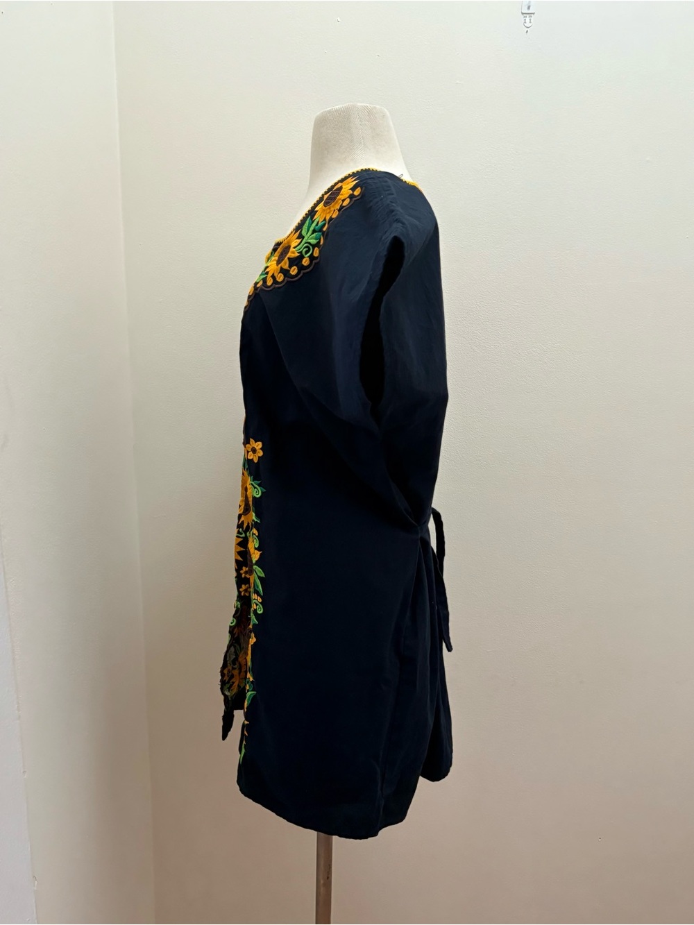 Vintage Mexican Black Embroidered Sunflower Tunic Dress Boho Folk Art Size S-XL - Picture 3 of 14
